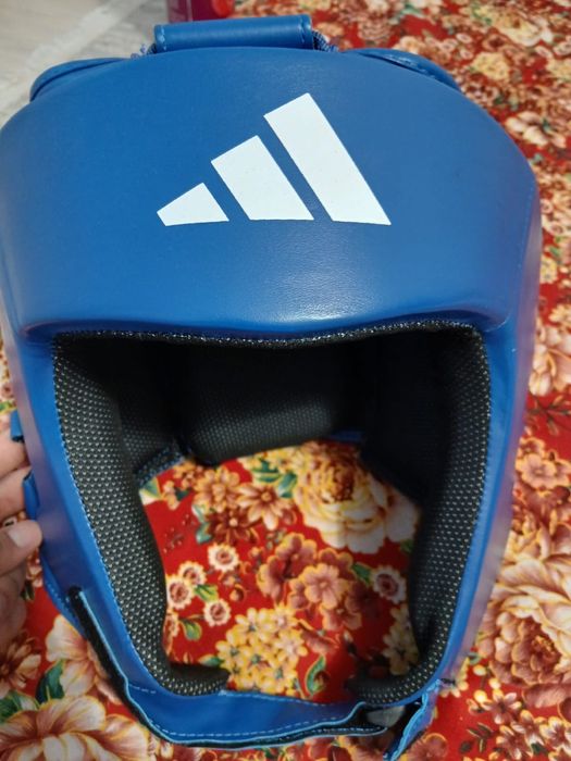 Шлем адидас не использиван