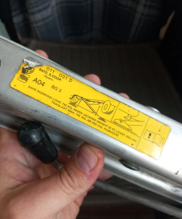 Vand cric original , tot ce e in poza 100 lei fix