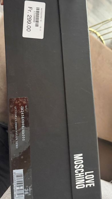 Vând ghete moschino