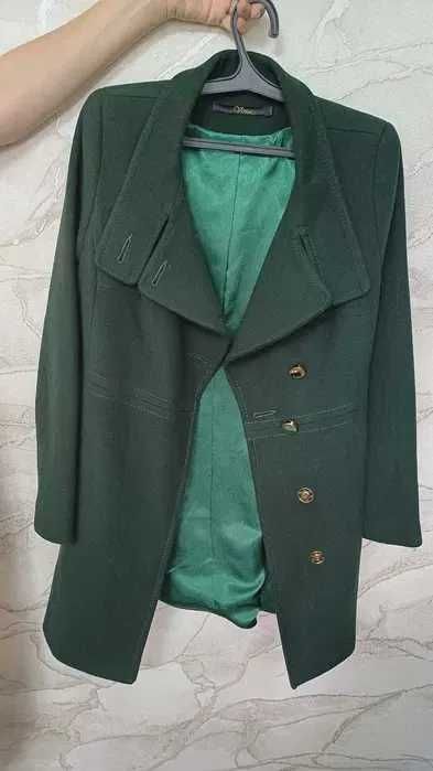 Женские куртки и плащи