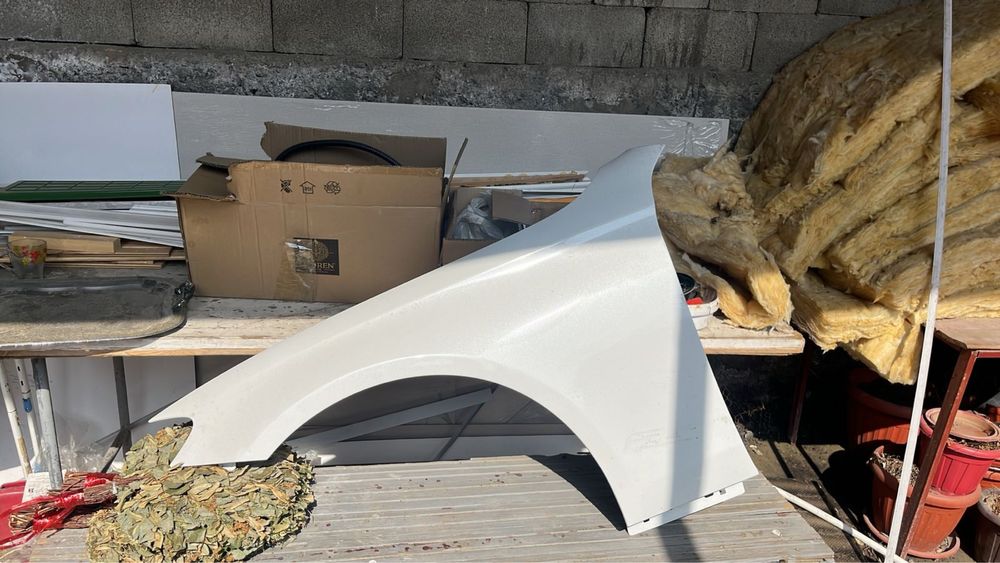 Mercedes e200  крыло левый