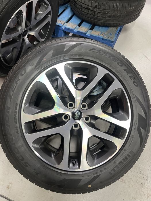 Jante Land Rover Defender R20 L663 Originale Pirelli dot45/2023 Noua