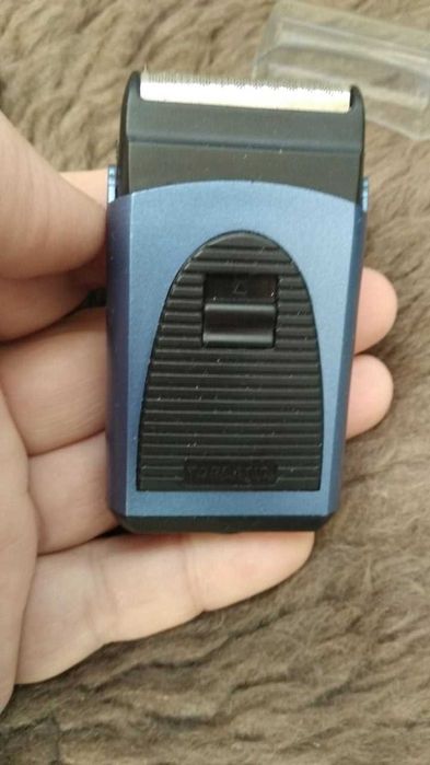 электробритва мини(дорожный вариант) на батарейках.отлично бреет.