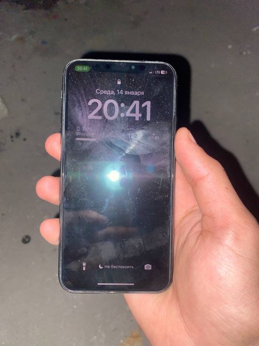 Iphone xs hamma joyi iahlaydi