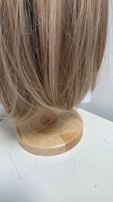 Perucă HAIRCUBE ombre șaten-blond, bob în straturi, sintetică