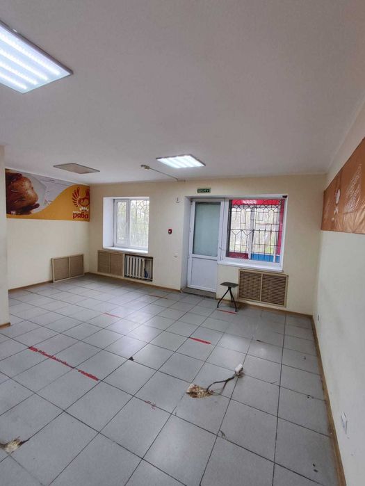 Напротив ТД Бакалея, 42 кв.м.