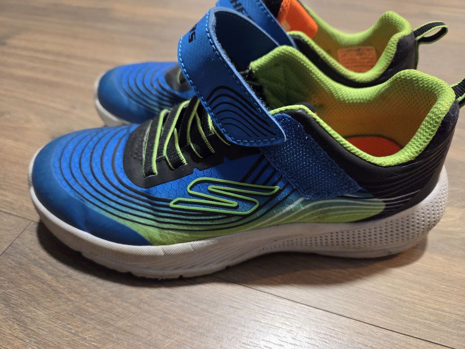 Adidasi Skechers 34 (21.5 cm)
34 (21.5 cm), stare foarte buna

100 lei