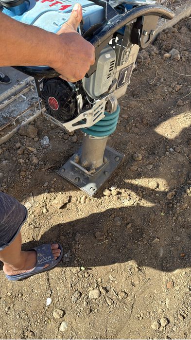 Inchiriez placa, talpa , mai compactor