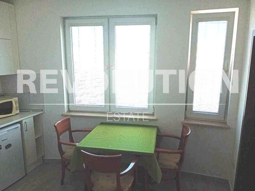 Дава се под наем Тристаен апартамент в Варна, Лятно кино Тракия - 89 кв.м за 450 € - Снимка #1