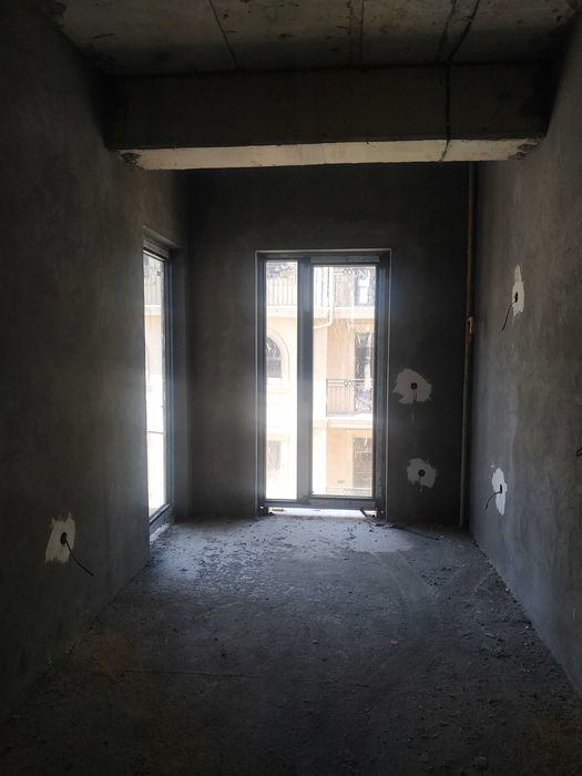 Сергели Машина бозор олдида 3 хонали новостройка сотилади. 89 м2