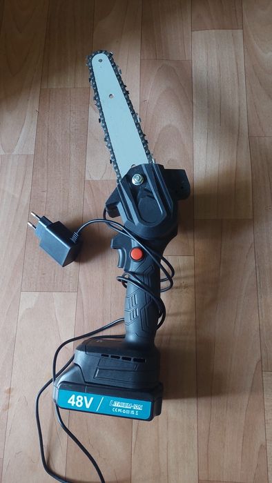 В продаже пила цепная