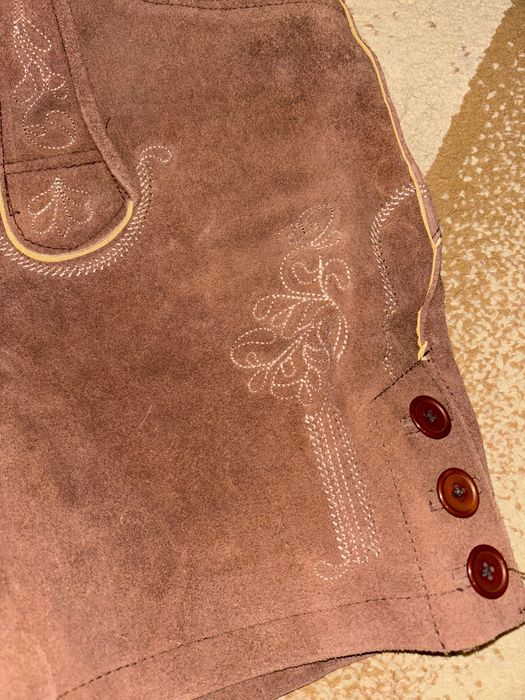 Pantaloni tradiționali germani