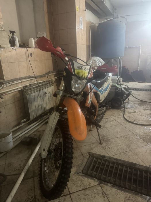 Эндуро 250 кубов, идеал, сел поехал