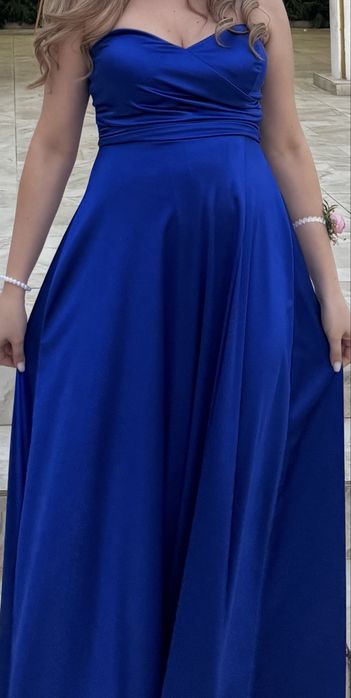 Официална рокля в кралско синьо
