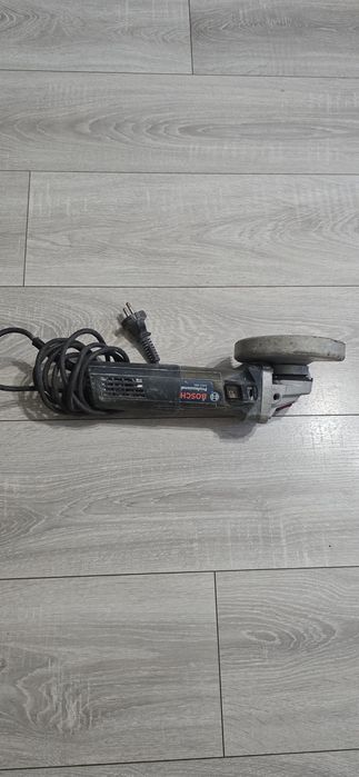 Bosch Profesional GPS 880.Nu este nou a fost folosit de 3 ori .Perfect în stare foarte bună de funcționare.