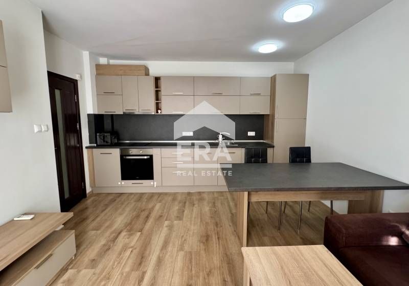 Дава се под наем Тристаен апартамент в Варна, Бриз - 116 кв.м за 747.66 € - Снимка #1