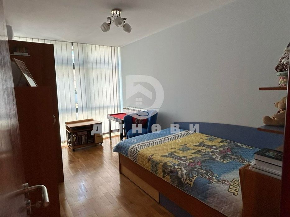 Продава се Тристаен апартамент в Стара Загора, Център - 106 кв.м за 1793 €/кв.м - Снимка #4