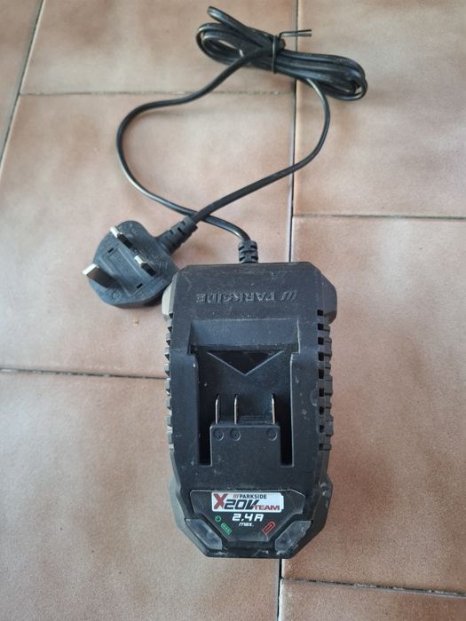 Зарядни за батерии Parkside