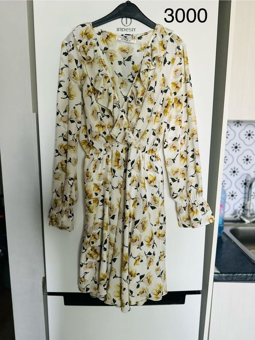 Продам женские платья за 2500
