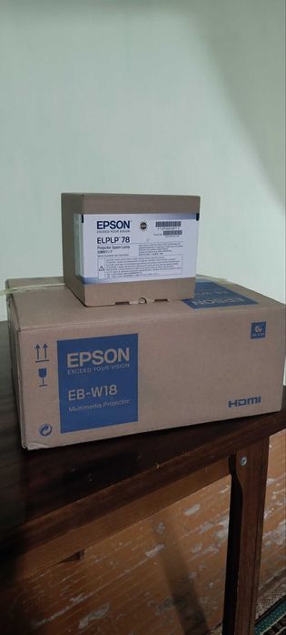 Проектор EPSON EB-W18 запас лампаси билан Америкадан келтирилган