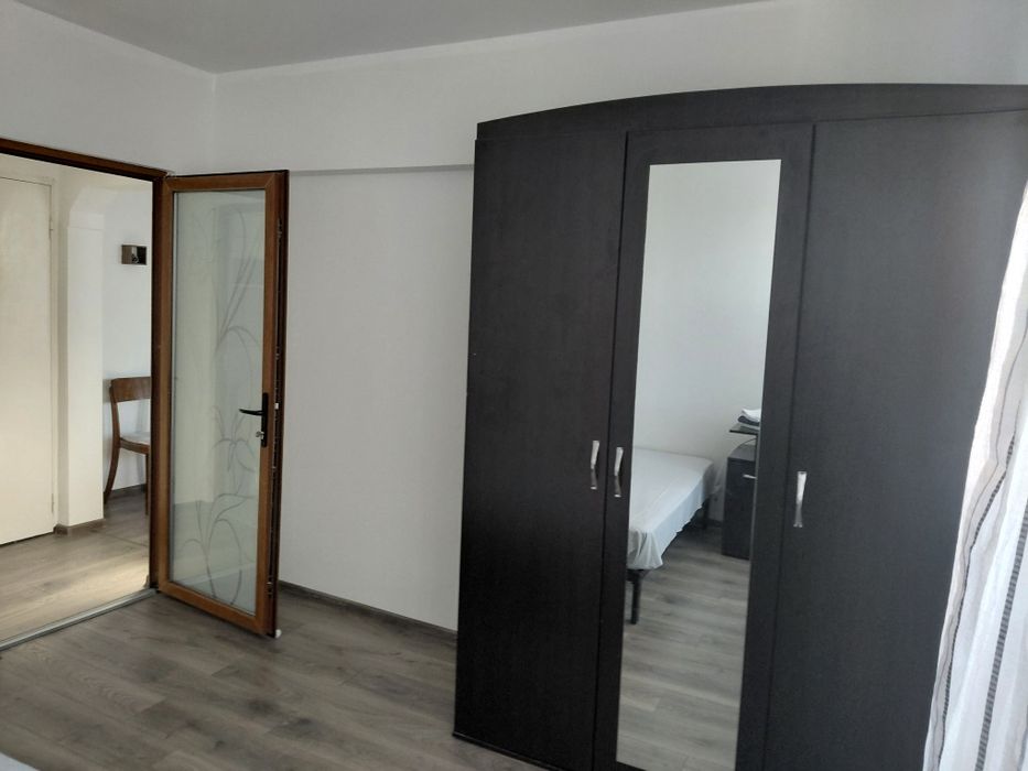 Vand apartament urgent