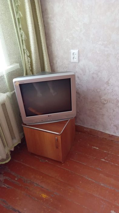 Продам тумбочку.