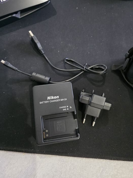 Nikon D3500 + obiective 18-55 si 55-200 (sub 2000 cadre)