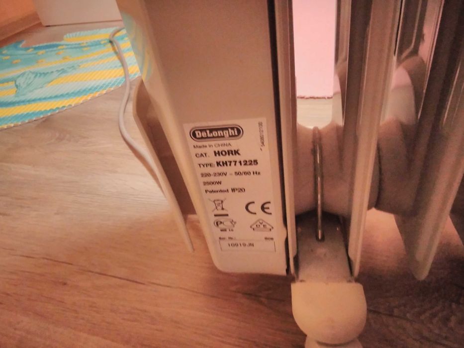 маслен радиатор Делонги 2500w