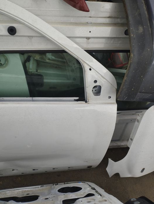 Ușa stânga ușor atinsă Dacia doker
