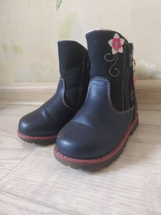 Продам детскую обувь