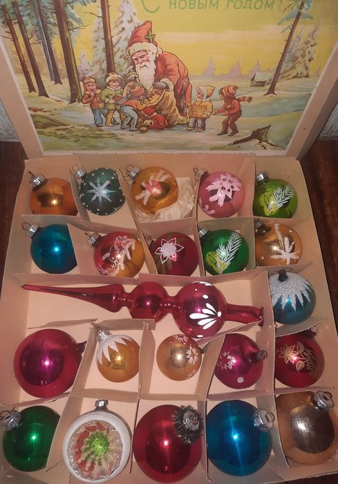 Ёлочные игрушки Гдр 21 шар +пика
