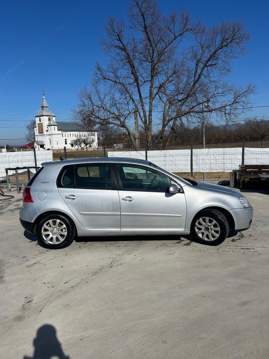 Vând Volkswagen Golf 5