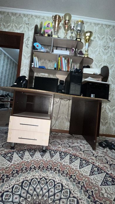 Срочно срочно продам офисный стол!