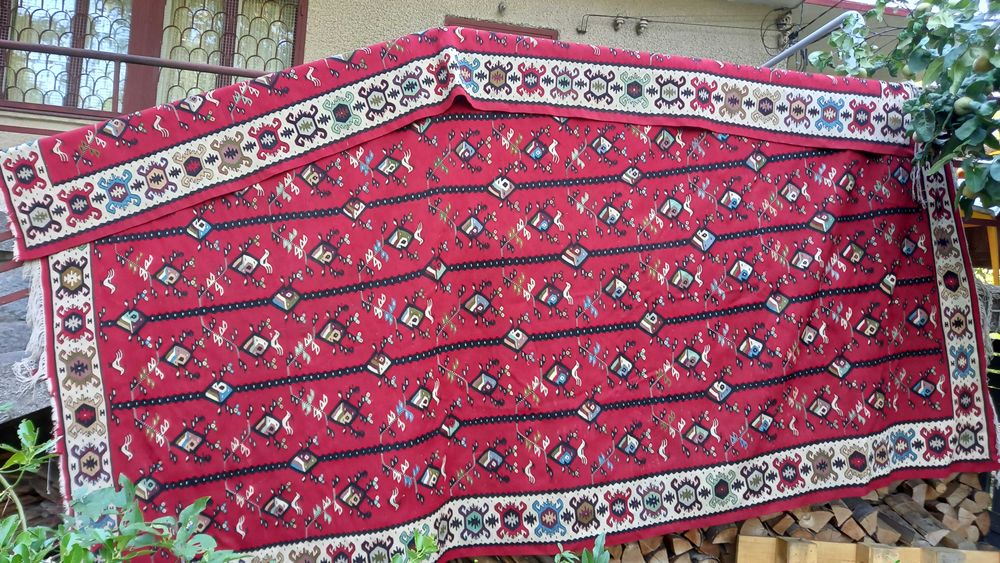 Чипровски килим - Нов, неизползван - 2,6 х 3,2 м