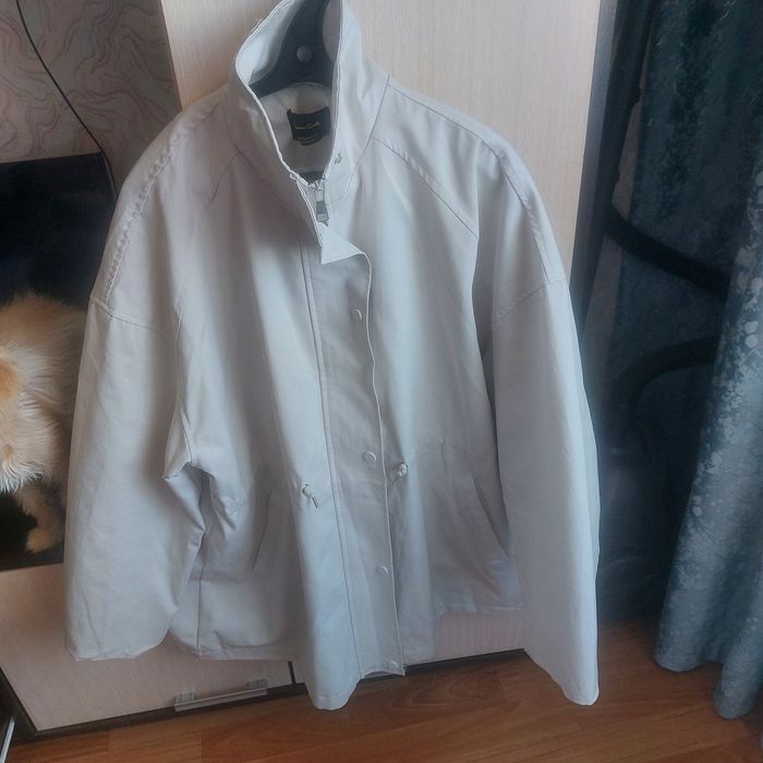 Продам парку, новая. Размер М. Лёгкая