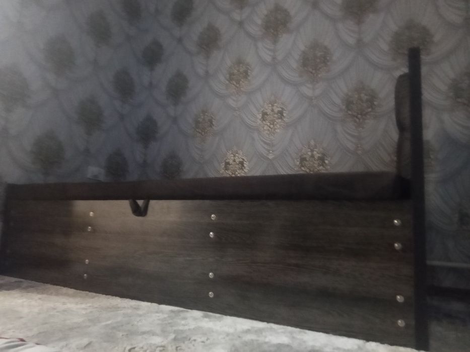Срочно продам диван одно спальное