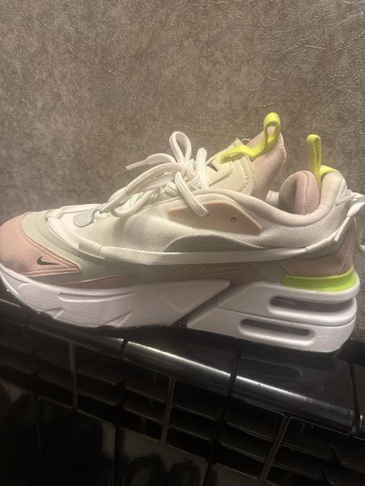 Дамски маратонки Nike