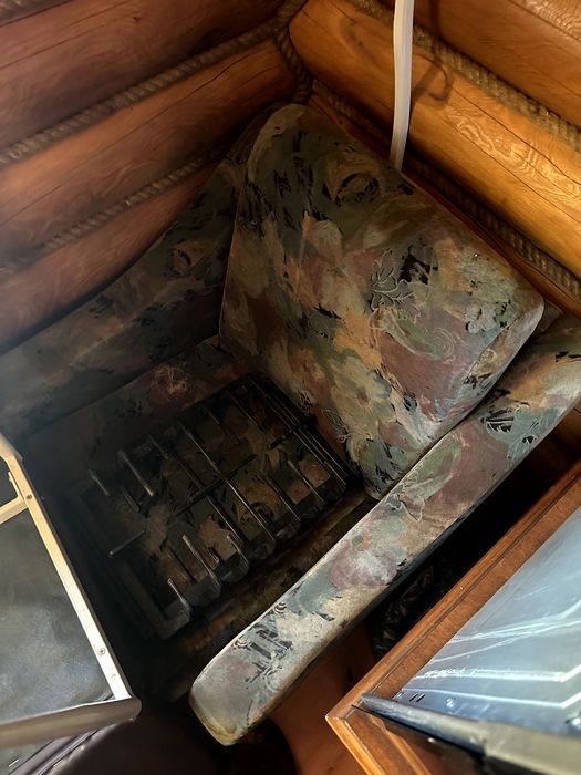 Диван и два кресла