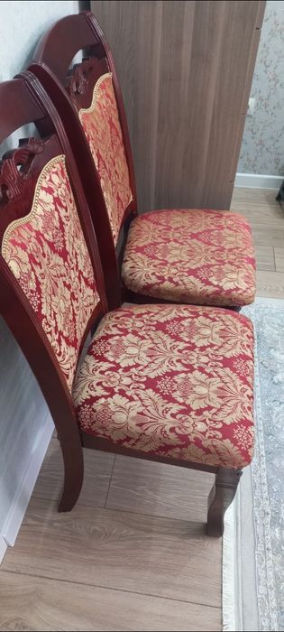 Продам  4 стула в хорошем состоянии