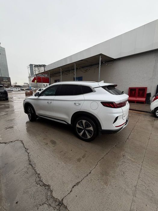 BYD Song Plus DM-i. Srochna sotiladi.