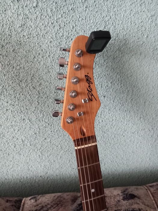 Продавам китари,акустични и електрически.Аксесоари и кубета.