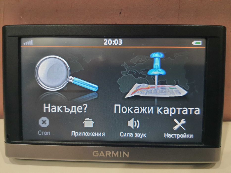Продавам оригинален GPS GARMIN с много функции и български език