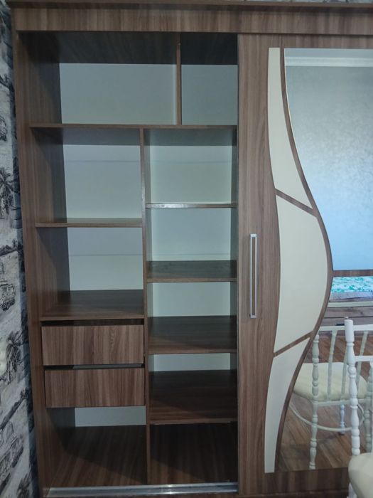 Шкаф-купе с зеркалом