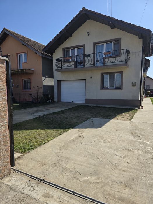 Închiriez casă P +M