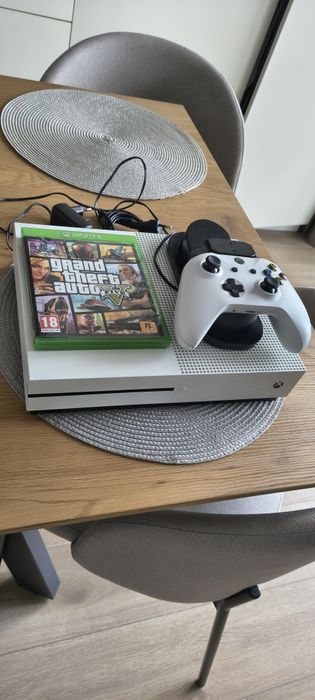 Xbox One  S / GTA 5