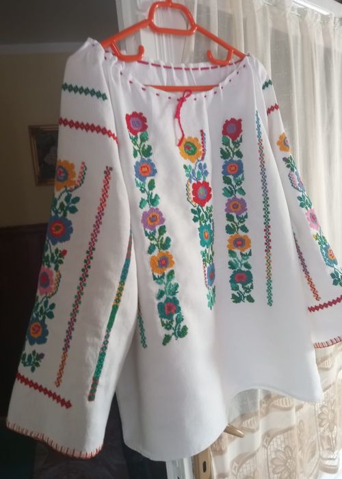 Vând cămașă/ie tradițională femei cusută manual