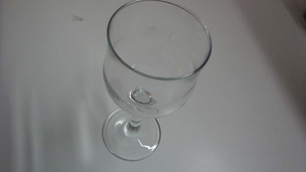 Бокалы.        .