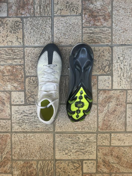 Nike mercurial .
