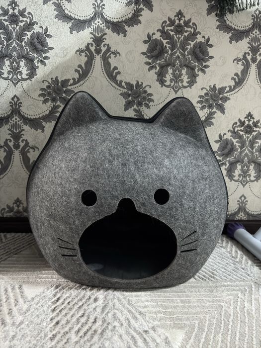 Домик доя кошек из войлочного материала