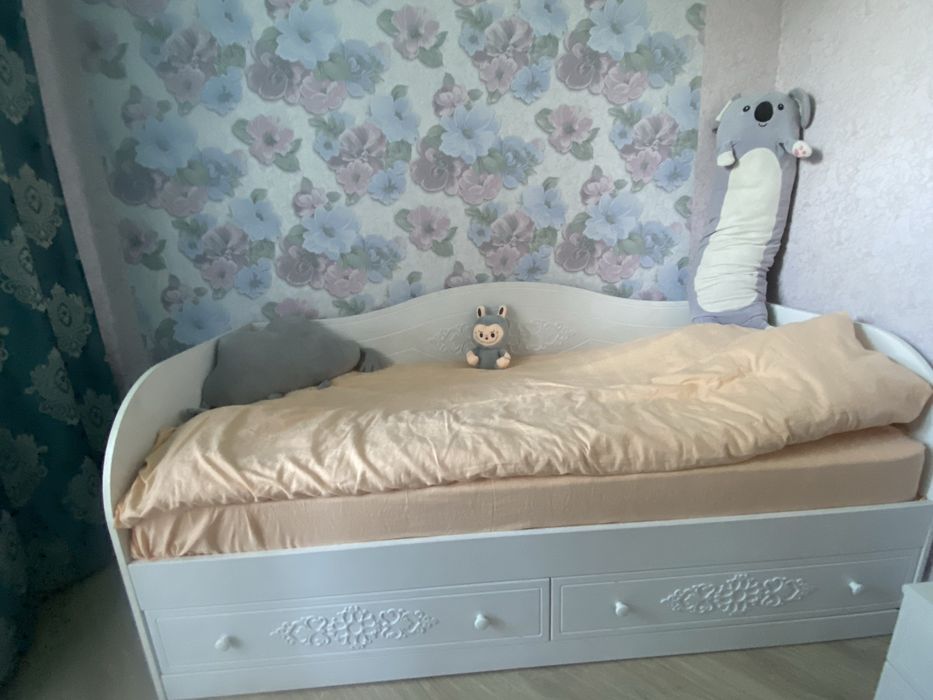 Продам кровать для девочек.